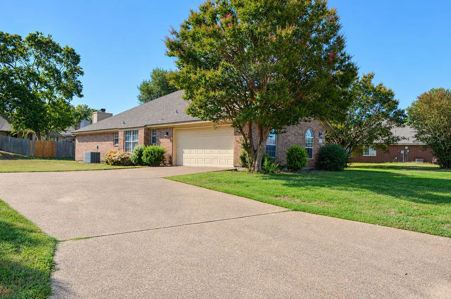 4 bed, 2190 sqft, $1,795 — Photo 2