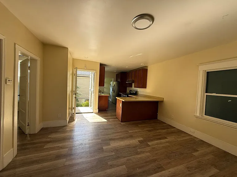2535 Filbert Street — Photo 4