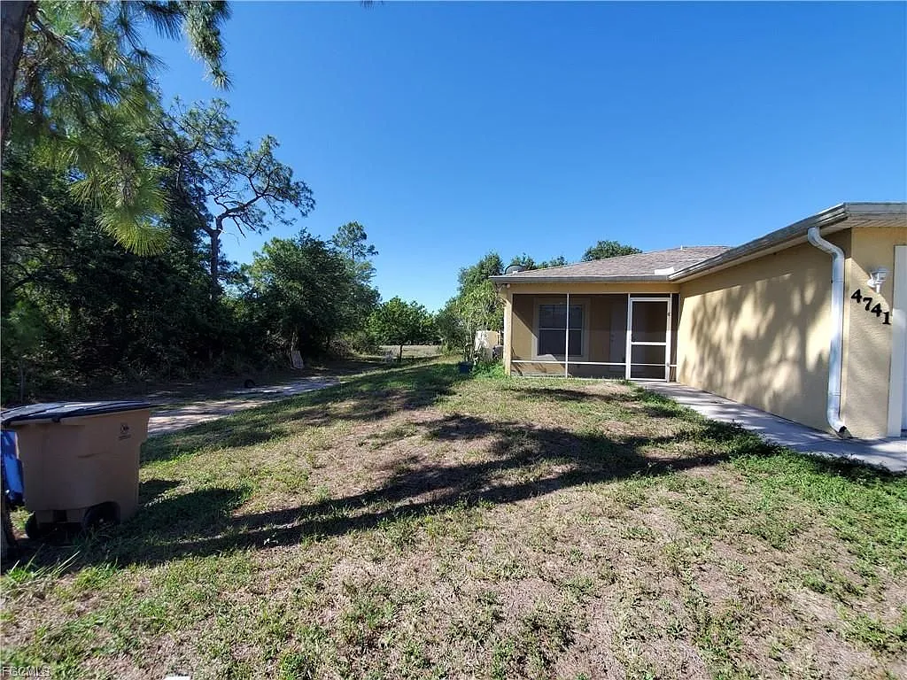 3 bed, 2.0 bath, 1350 sqft, $1,700 — Photo 2