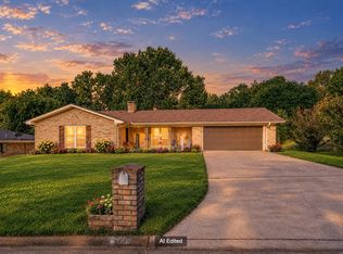 907 Panola Ct, Longview, TX 75604
