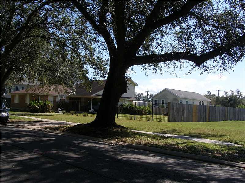 1st image of 1428 Burbank Dr