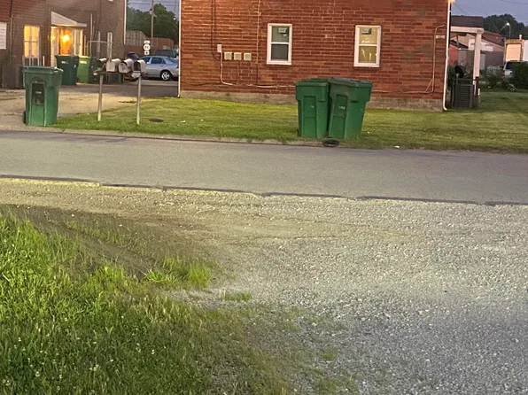 910 Sinclair St, Fairdale, KY 40118