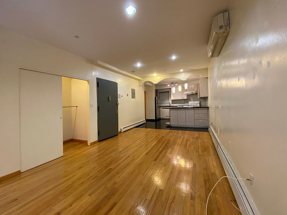 1st image of 17 Ann St APT 2