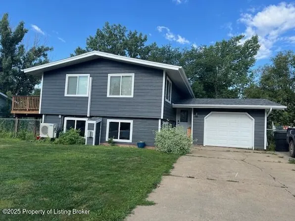 1469 2nd Ave E, Dickinson, ND 58601