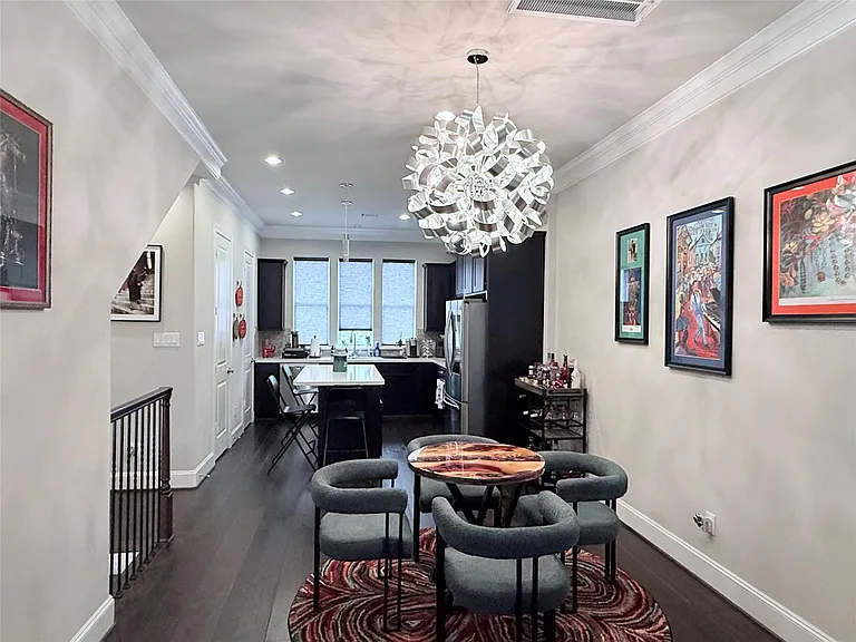 616 Delano St — Photo 4