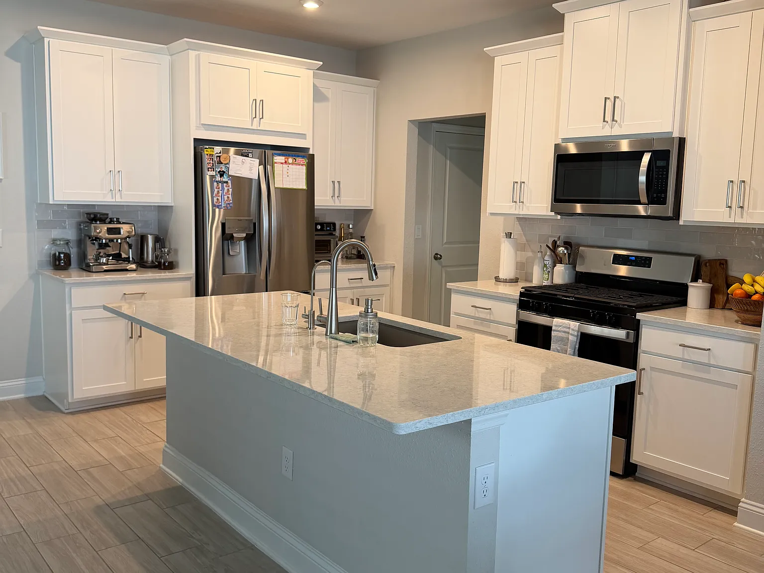 4 bed, 2.5 bath, 2687 sqft, $3,300 — Photo 2