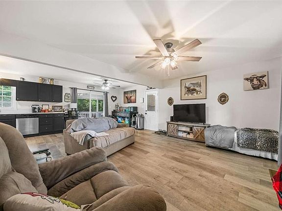 5th image of 112 Greenbriar Dr