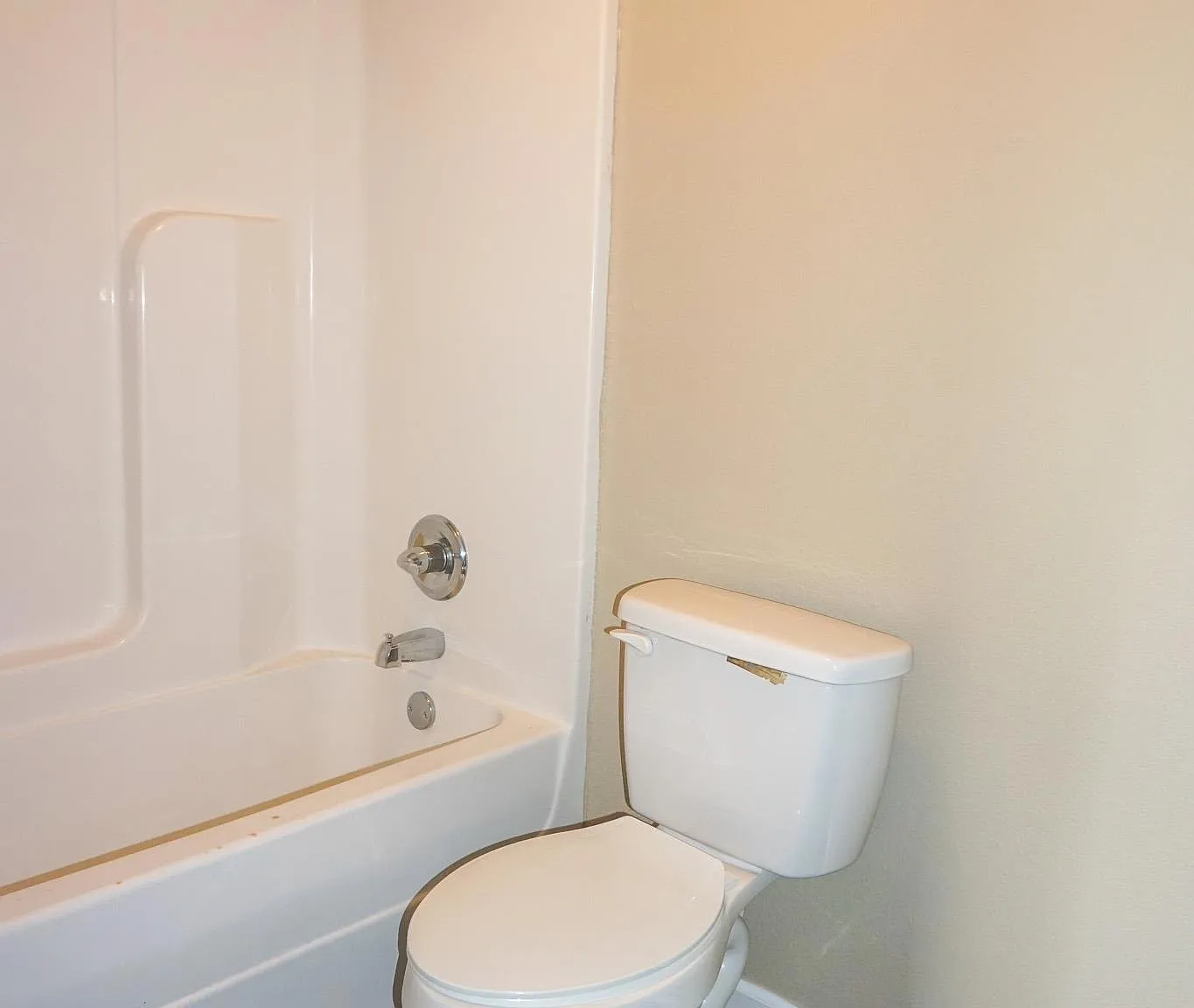 407 E Allen Ave — Photo 2