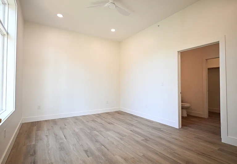 2307 Bedford Ave #8 — Photo 9