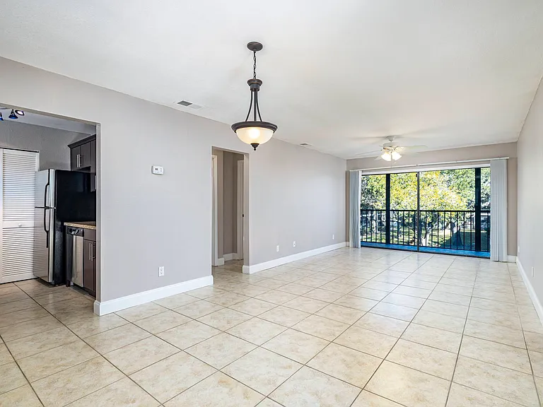 Meridian Luxury Condominiums — Photo 73