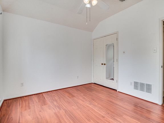 3rd image of 1806 Pendleton Rd