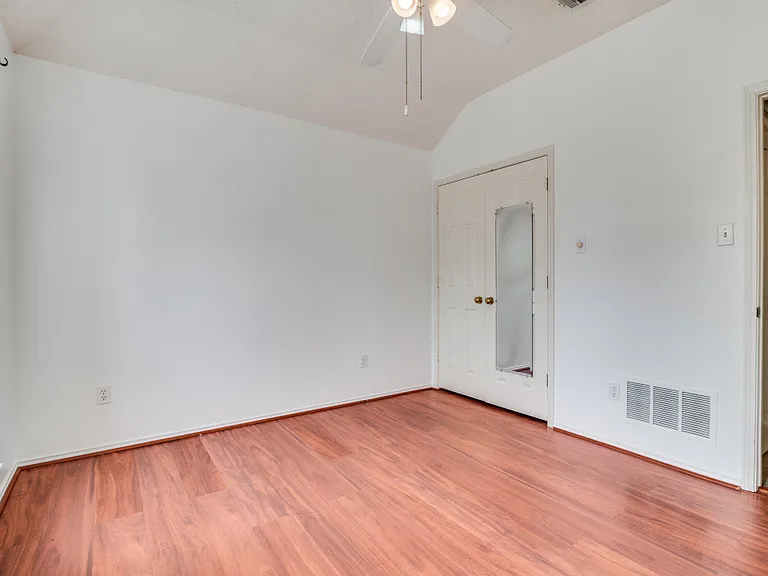 1806 Pendleton Rd — Photo 3