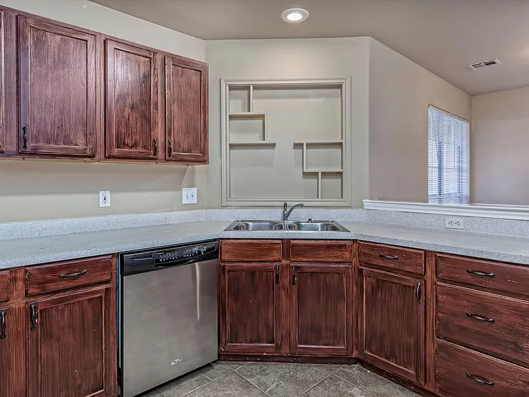 4806 Sterling Manor Dr — Photo 7