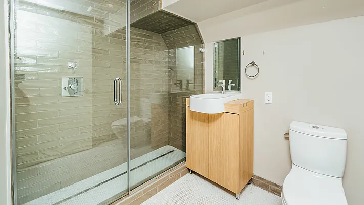 Rented by Nooklyn NYC LLC | media 18