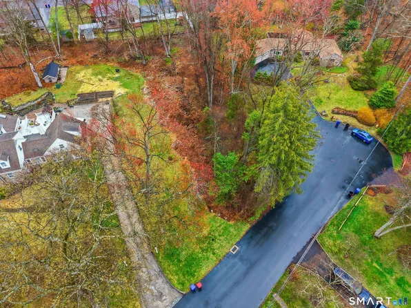 42 Deerwood Manor, Norwalk, CT 06851