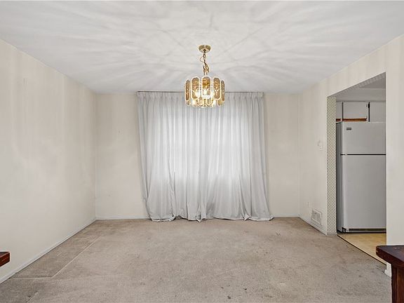 3rd image of 264 Tara Dr