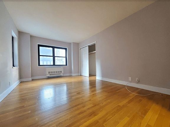 5th image of 301 E 47th St APT 15J