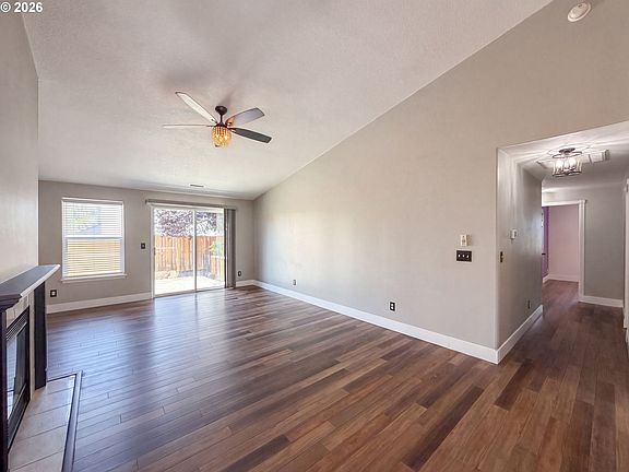 3rd image of 140 W 13th St