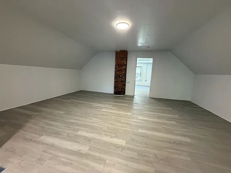 7009 Hecker Ave — Photo 47