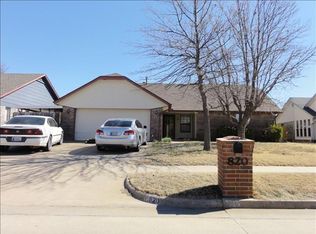 820 Lakecrest Dr, Moore, OK 73170
