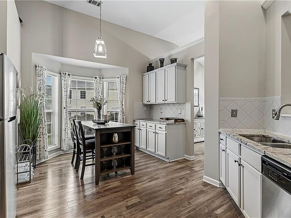 3rd image of 2940 Haynes Club Cir