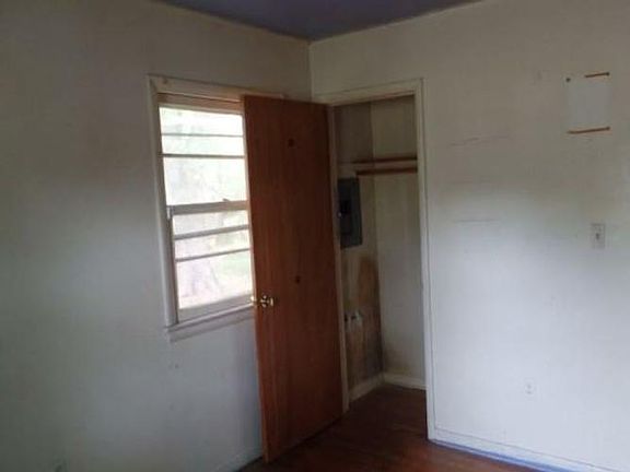 4th image of 1627 Waconia Dr