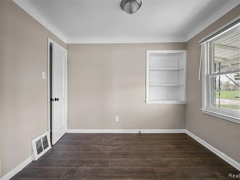 4049 Williams St — Photo 4