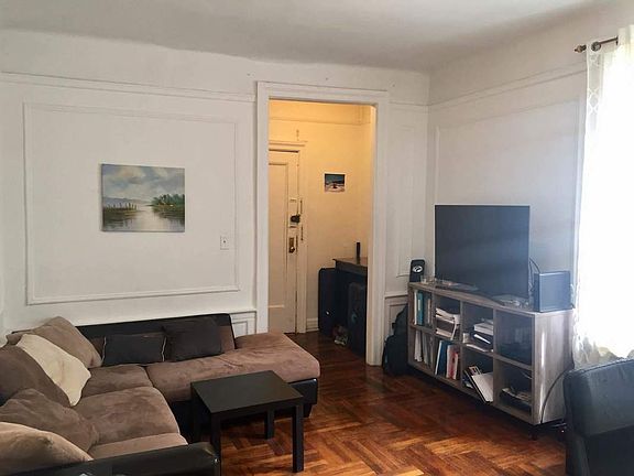 3rd image of 3058 34th St APT 4E