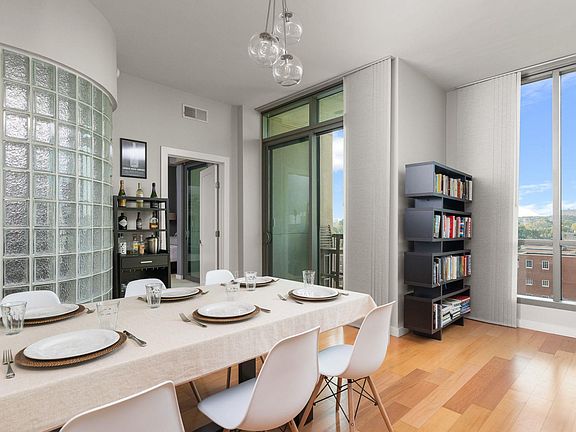 4th image of 900 20th Ave S APT 810