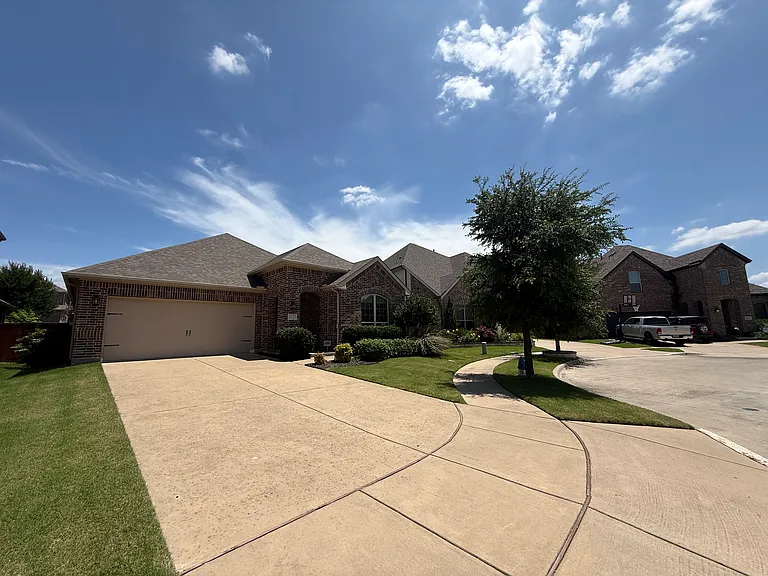 4245 Brookstone Dr — Photo 2