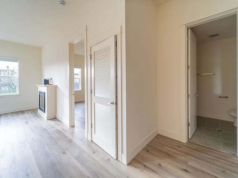 Capitol Hill Apartments — Photo 33