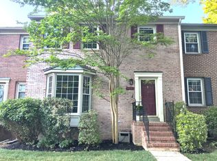 9441 Park Hunt Ct, Springfield, VA 22153