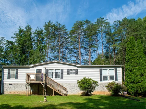 120 Windy Rd, Gretna, VA 24557