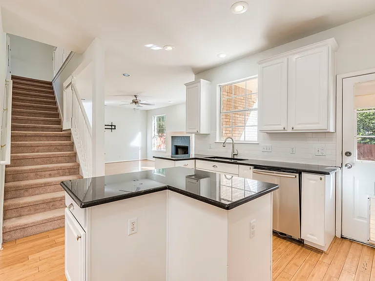 6911 Gentle Oak Dr — Photo 15