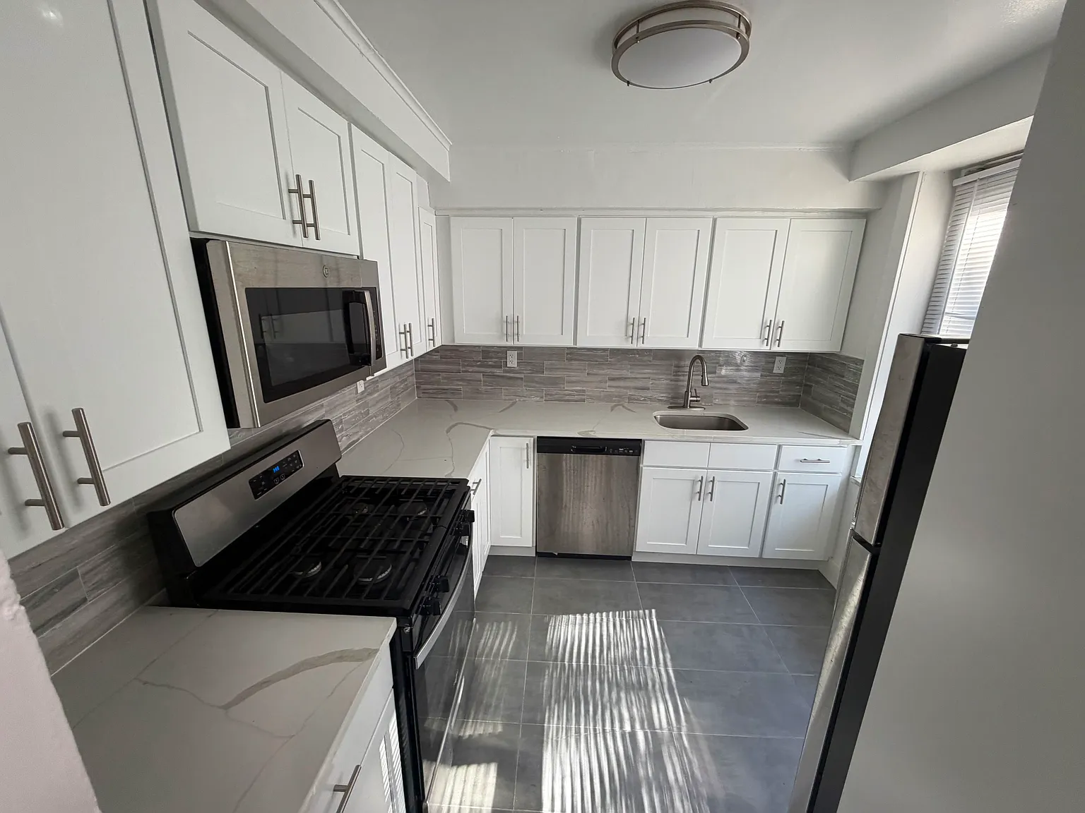 186th Ln, Fresh Meadows — Photo 3