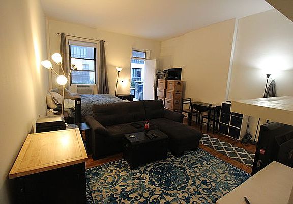 3rd image of 216 W 78th St APT 3E