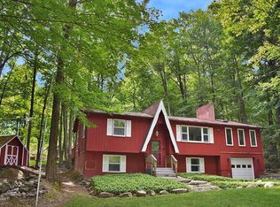 108 Lake View Rd, Greentown, PA 18426