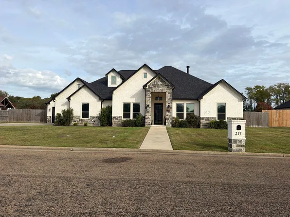 217 Devonshire Dr, Mount Pleasant, TX 75455