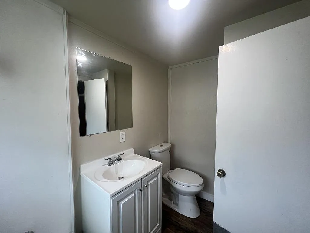 121 S Hope Ave — Photo 1