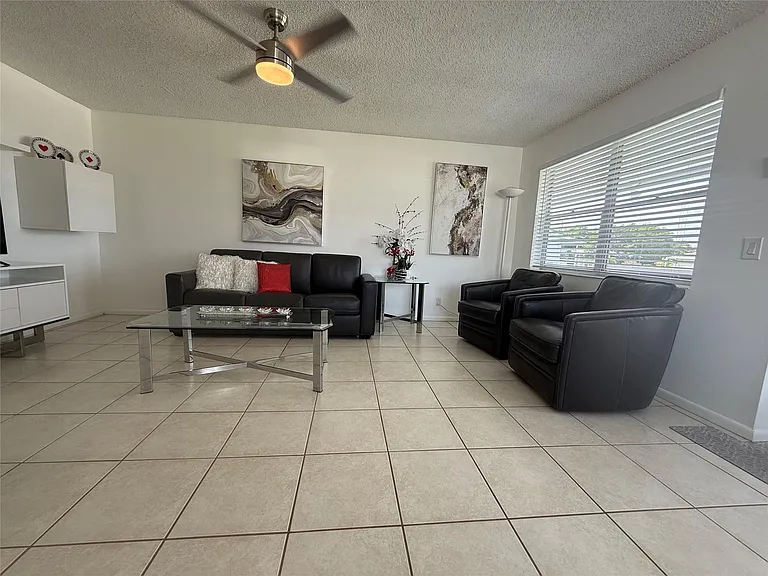 144 Farnham Cres #F — Photo 9