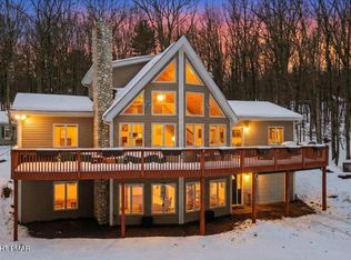 115 Pioneer Dr, Lackawaxen, PA 18435