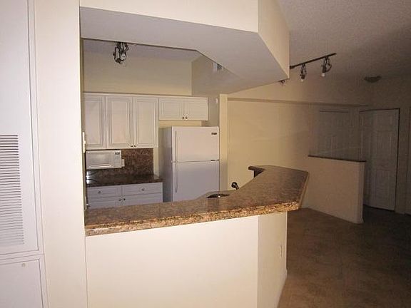 5th image of 900 Via Lugano Cir APT 202