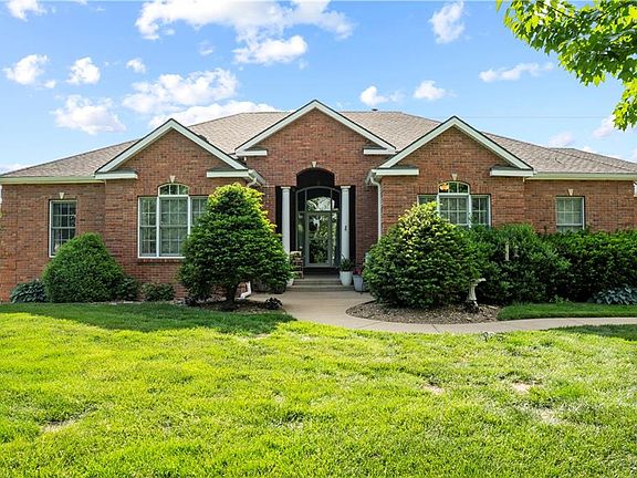 2nd image of 19704 NE Red Oak Blvd