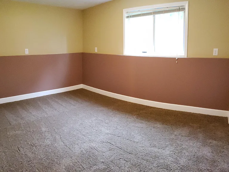 Lower egress bedroom (3)