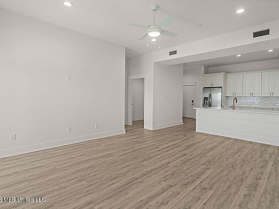 5th image of 124 Court St #402