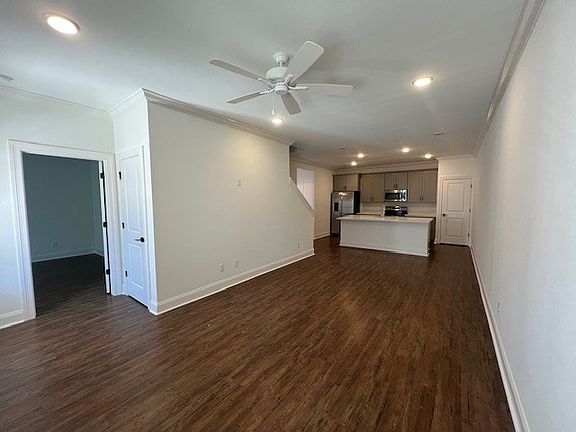 3rd image of 512 Rosewood Ln Unit 1002