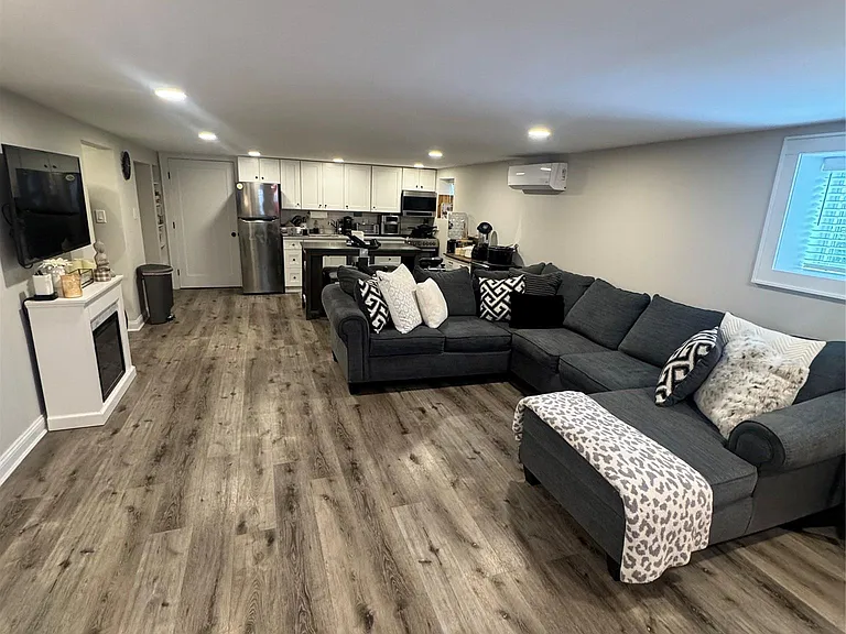 570 Monroe Blvd #1 — Photo 12