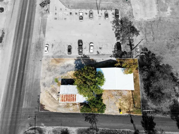 225 Main St, Normangee, TX 77871