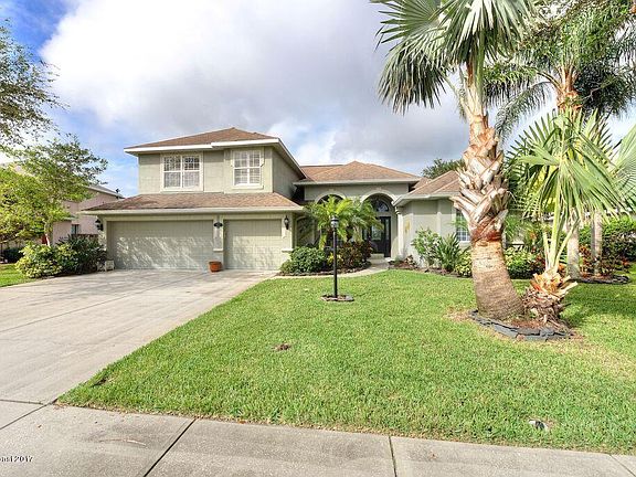 3rd image of 5833 Newbury Cir