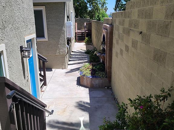 3rd image of 518 Rosemont Ave